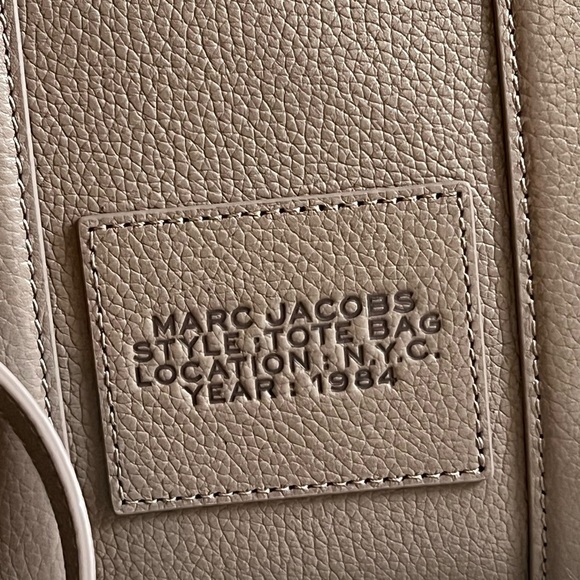 Marc Jacobs The Leather Small Tote Bag - Picture 7 of 16